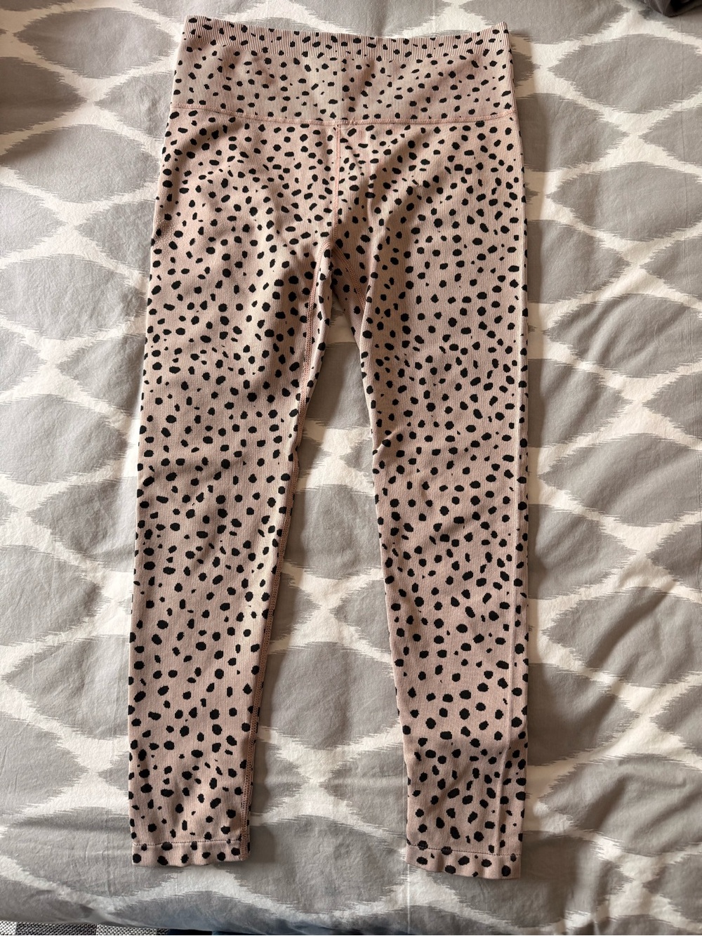Tan leopard print active leggings